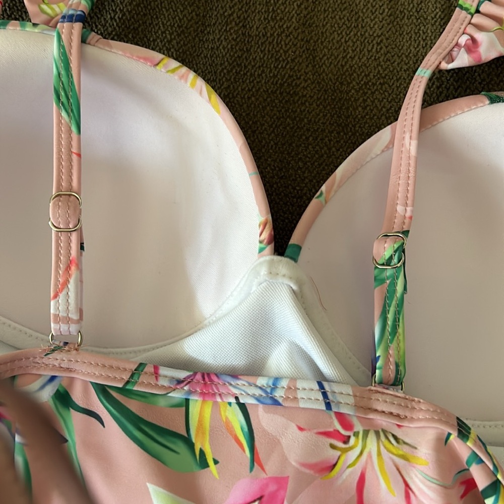 Bathing suit and matching cover up skirt. - Picture 4 of 12